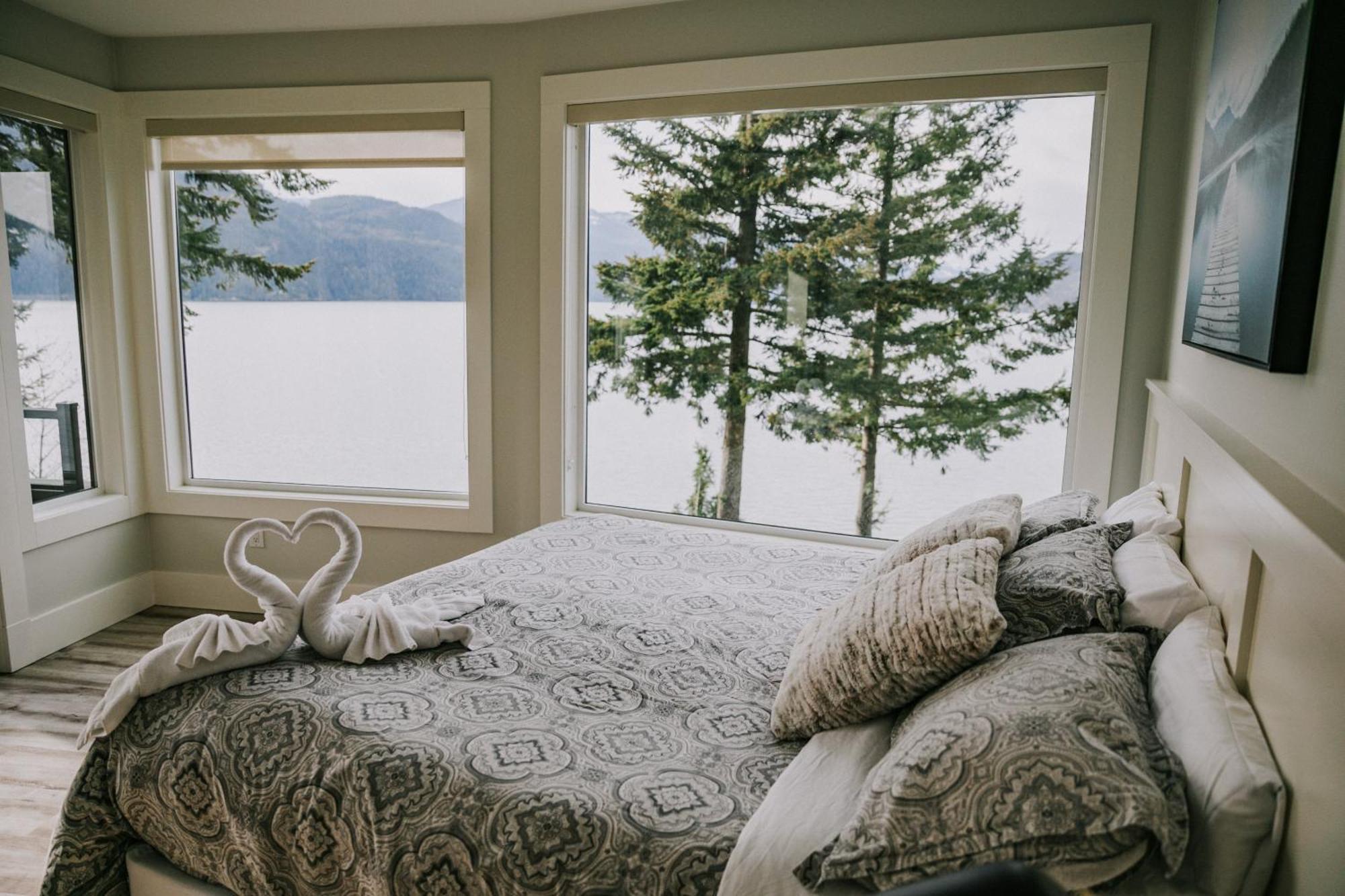 הריסון הוט ספרינגס The Lodge On Harrison Lake מראה חיצוני תמונה