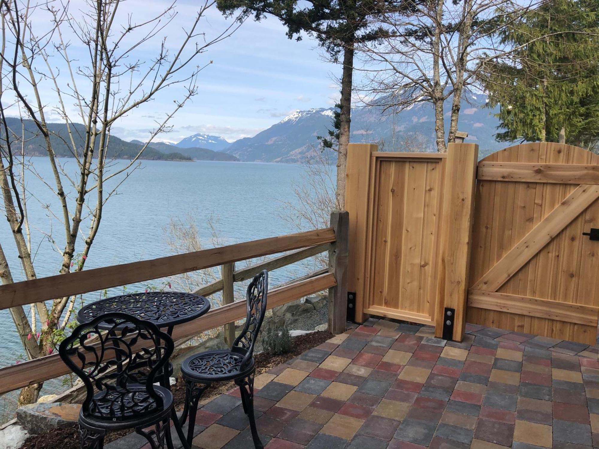 הריסון הוט ספרינגס The Lodge On Harrison Lake מראה חיצוני תמונה