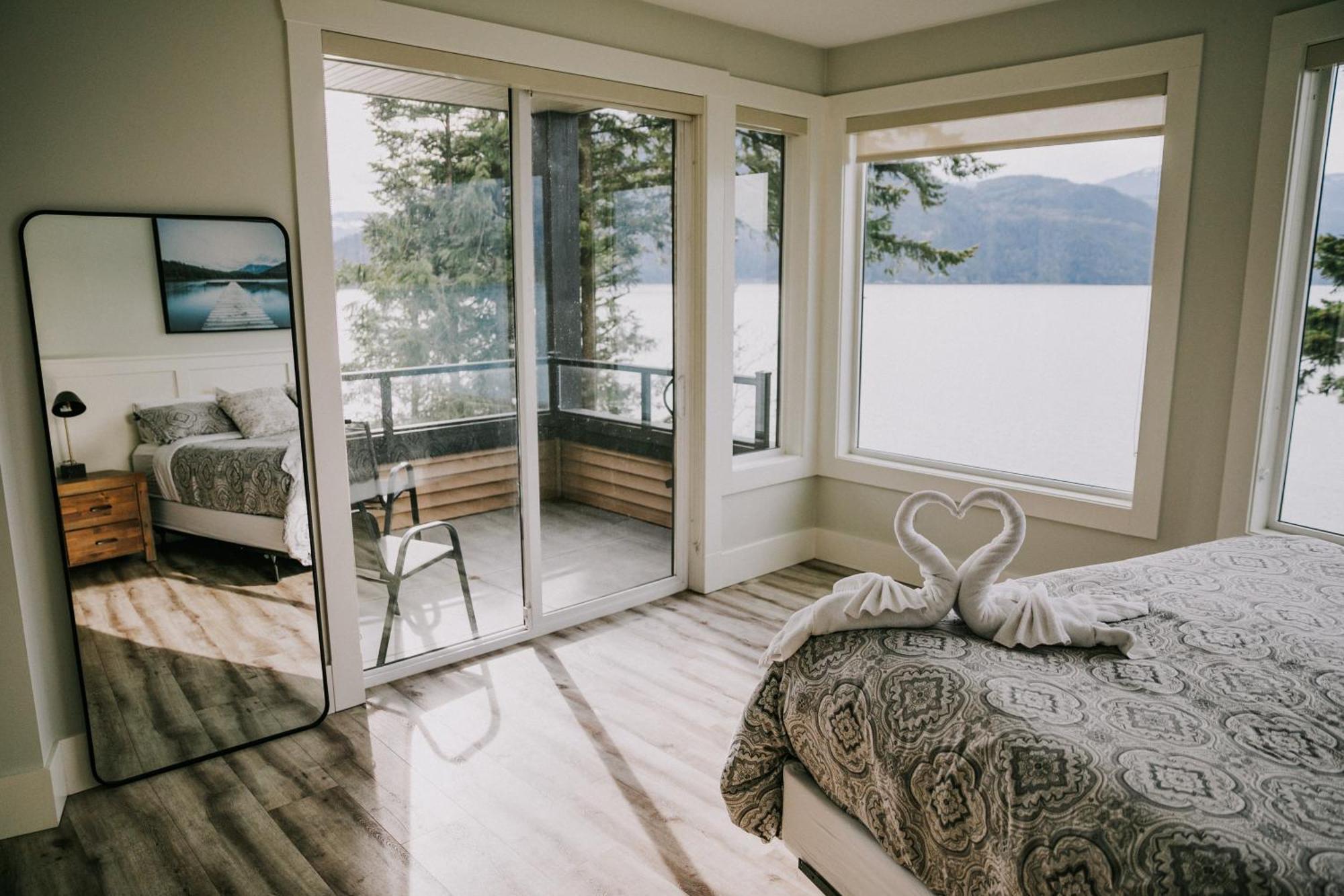 הריסון הוט ספרינגס The Lodge On Harrison Lake מראה חיצוני תמונה