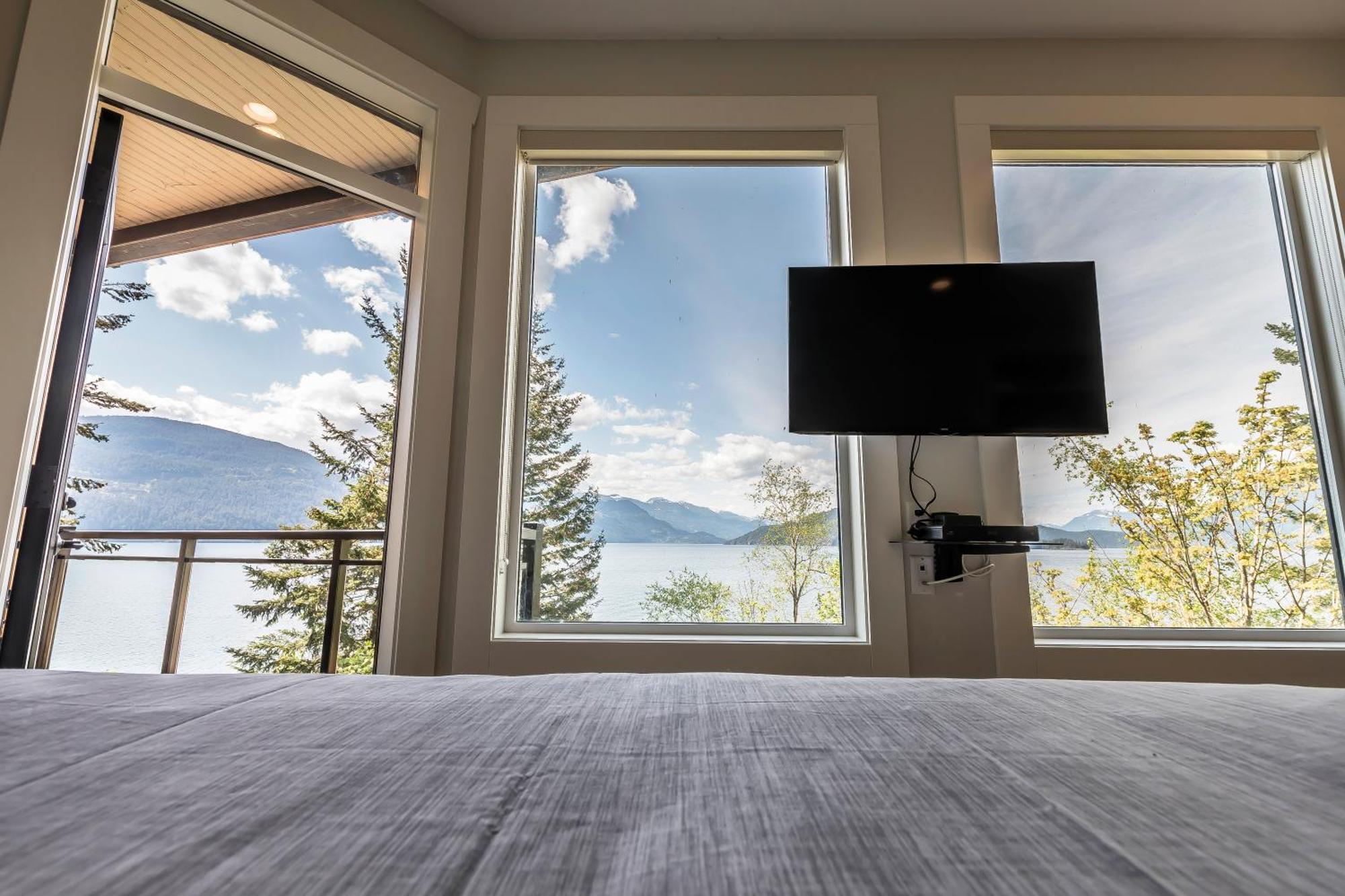 הריסון הוט ספרינגס The Lodge On Harrison Lake מראה חיצוני תמונה
