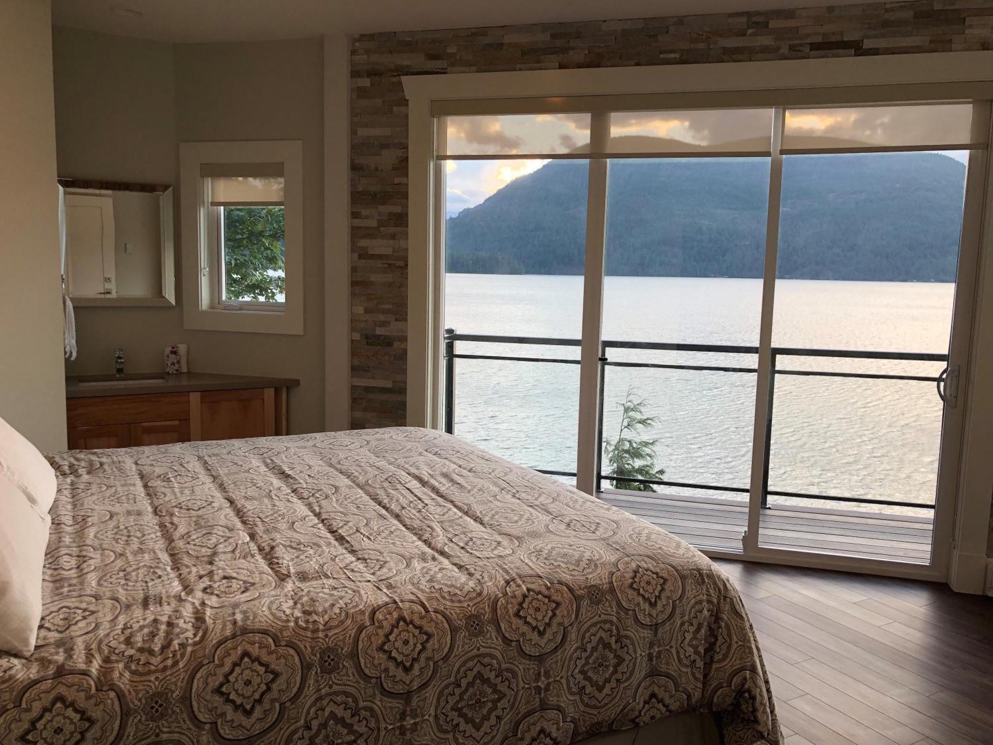 הריסון הוט ספרינגס The Lodge On Harrison Lake מראה חיצוני תמונה
