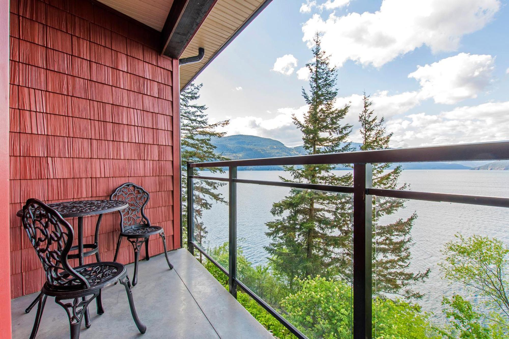 הריסון הוט ספרינגס The Lodge On Harrison Lake מראה חיצוני תמונה
