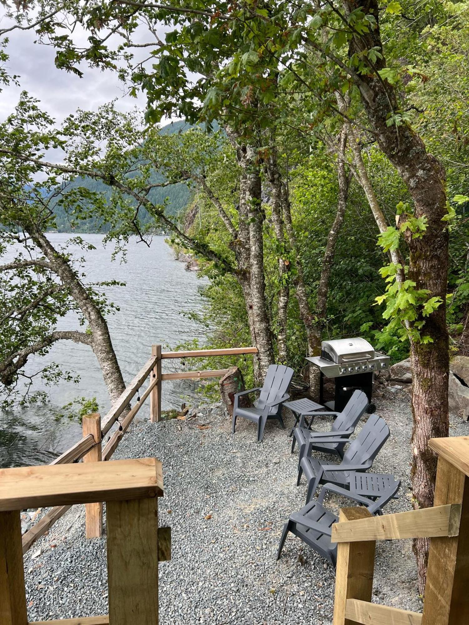 הריסון הוט ספרינגס The Lodge On Harrison Lake מראה חיצוני תמונה