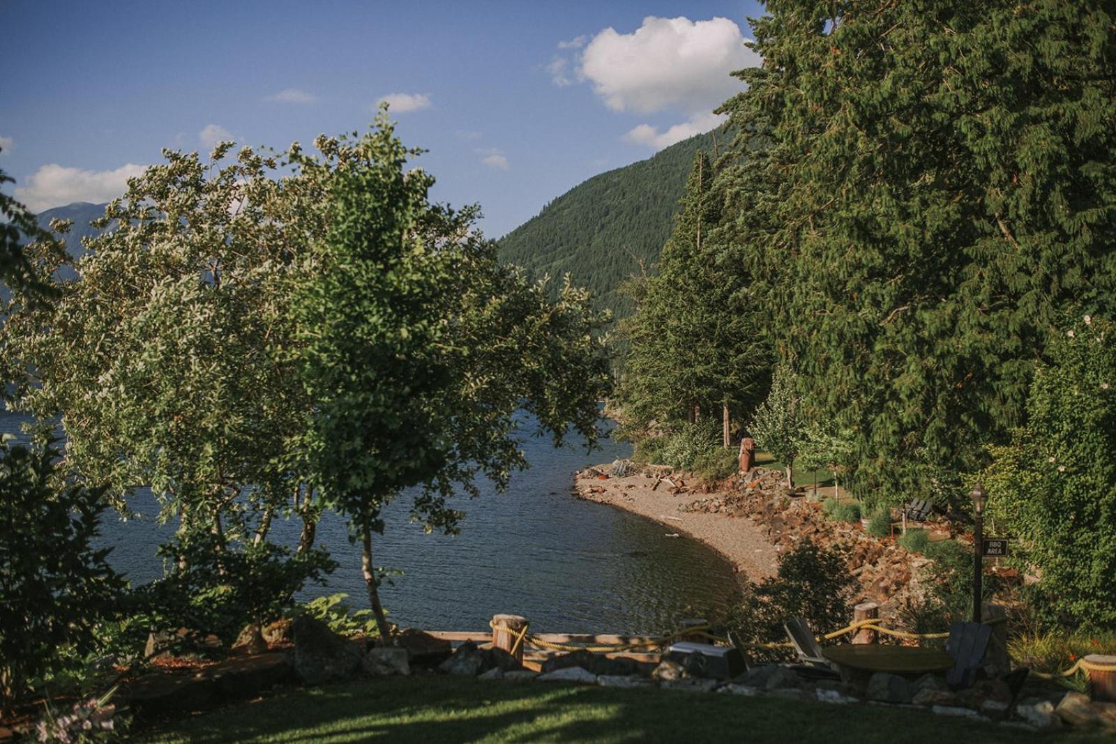 הריסון הוט ספרינגס The Lodge On Harrison Lake מראה חיצוני תמונה