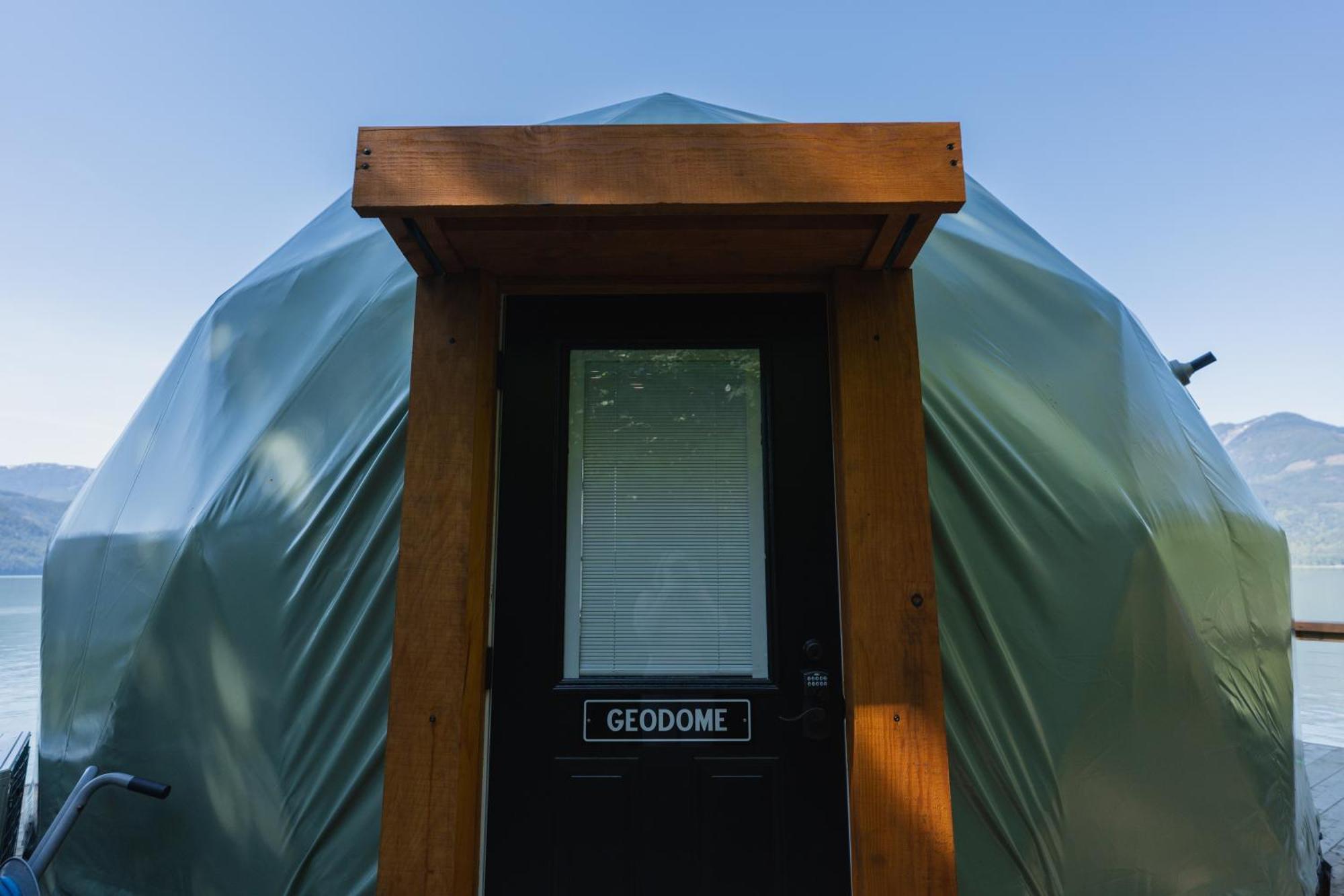 הריסון הוט ספרינגס The Lodge On Harrison Lake מראה חיצוני תמונה