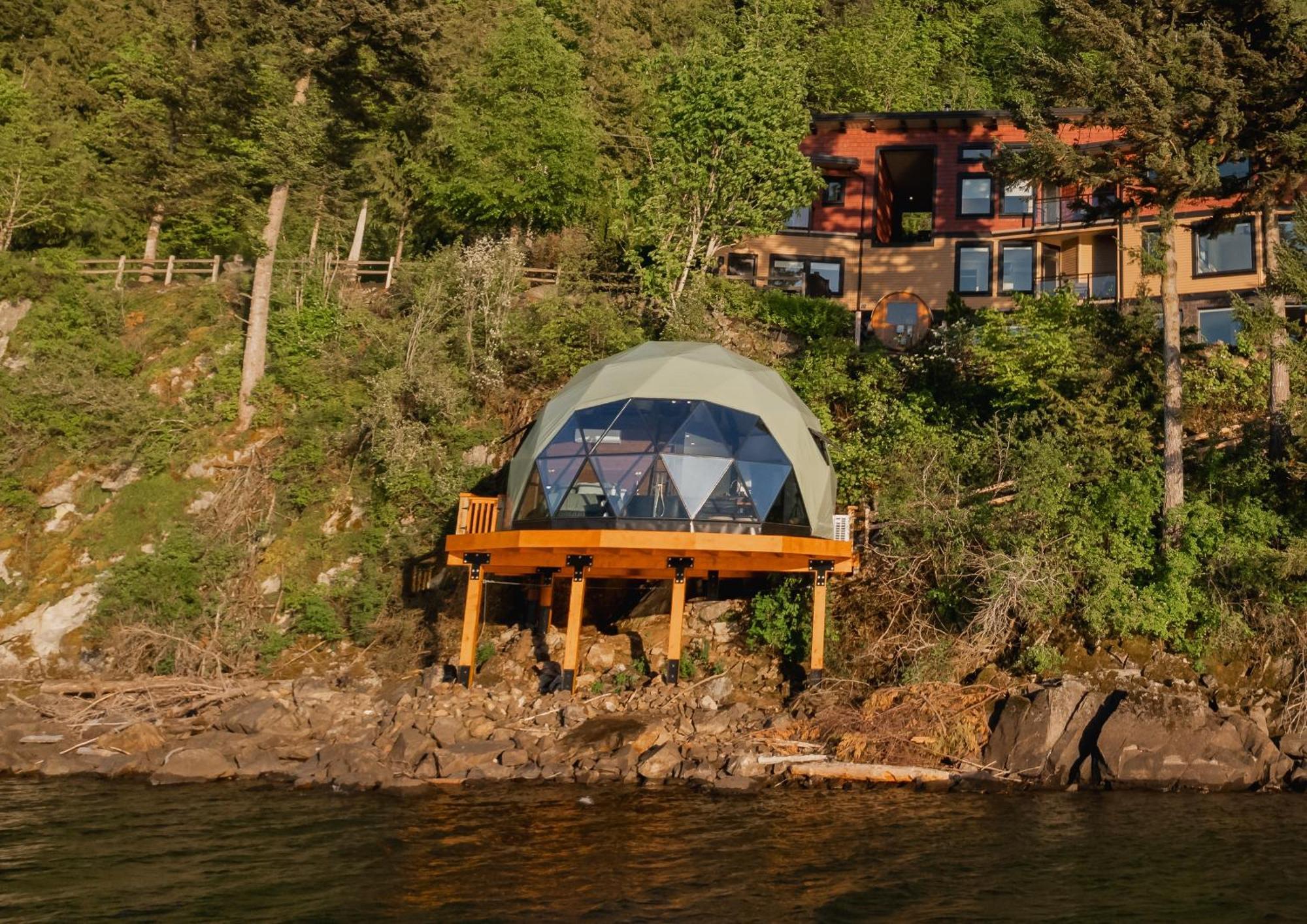 הריסון הוט ספרינגס The Lodge On Harrison Lake מראה חיצוני תמונה