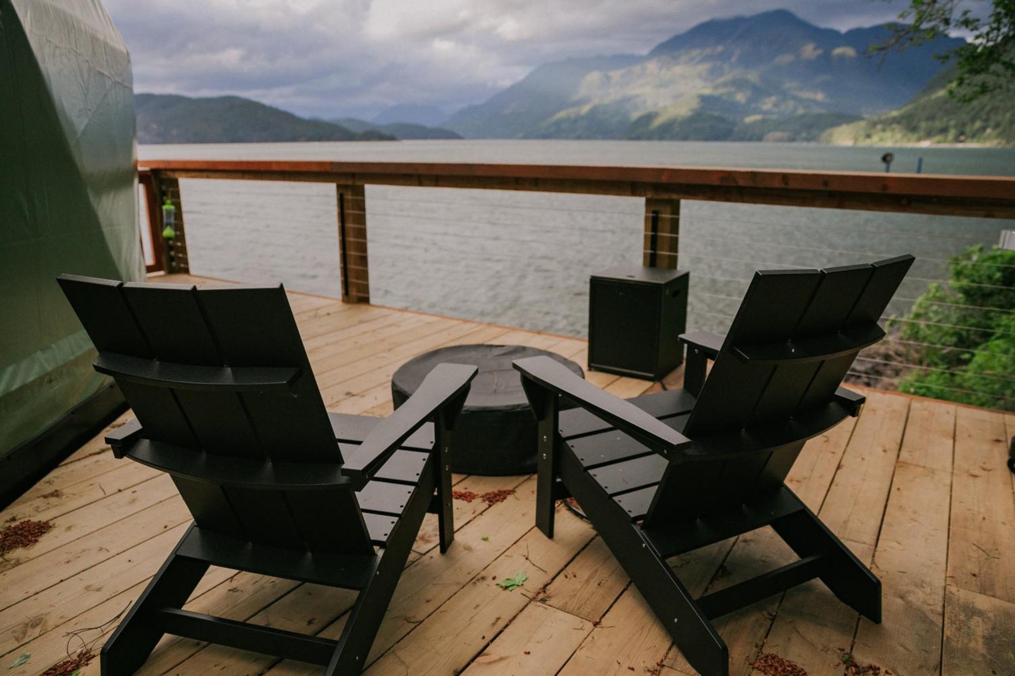 הריסון הוט ספרינגס The Lodge On Harrison Lake מראה חיצוני תמונה